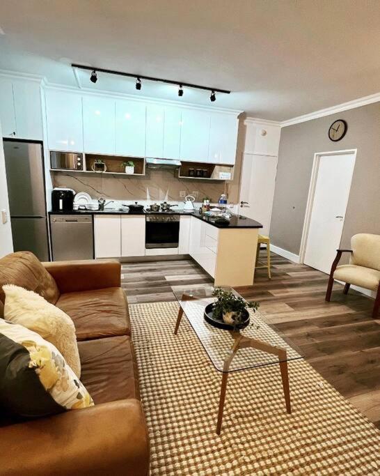 Modern, Trendy And Comfortable 2 Bedroom Apartment In Cidade Do Cabo Exterior foto