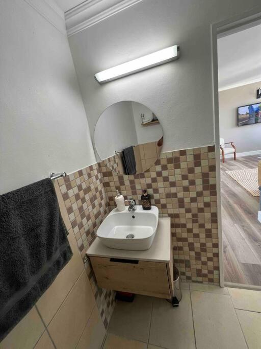 Modern, Trendy And Comfortable 2 Bedroom Apartment In Cidade Do Cabo Exterior foto
