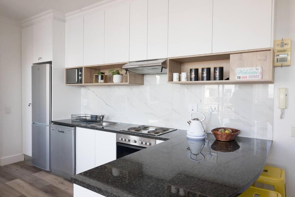 Modern, Trendy And Comfortable 2 Bedroom Apartment In Cidade Do Cabo Exterior foto