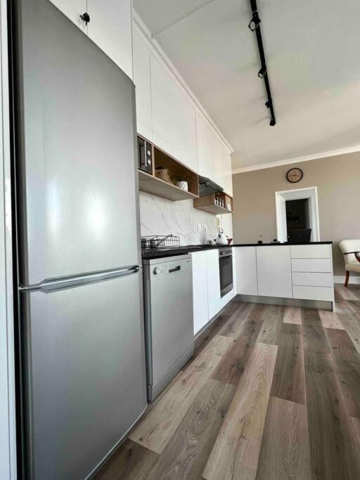 Modern, Trendy And Comfortable 2 Bedroom Apartment In Cidade Do Cabo Exterior foto