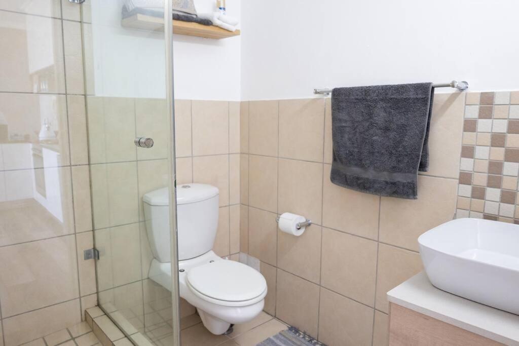 Modern, Trendy And Comfortable 2 Bedroom Apartment In Cidade Do Cabo Exterior foto