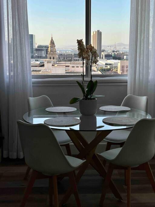 Modern, Trendy And Comfortable 2 Bedroom Apartment In Cidade Do Cabo Exterior foto