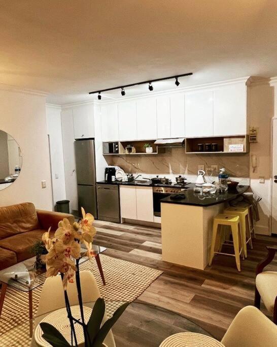 Modern, Trendy And Comfortable 2 Bedroom Apartment In Cidade Do Cabo Exterior foto