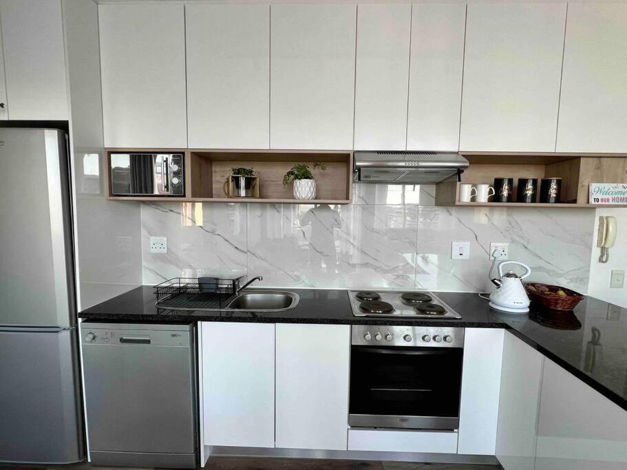 Modern, Trendy And Comfortable 2 Bedroom Apartment In Cidade Do Cabo Exterior foto