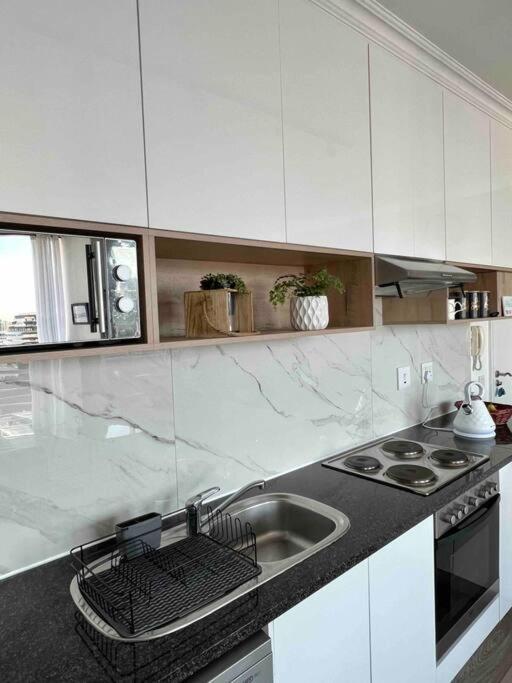 Modern, Trendy And Comfortable 2 Bedroom Apartment In Cidade Do Cabo Exterior foto