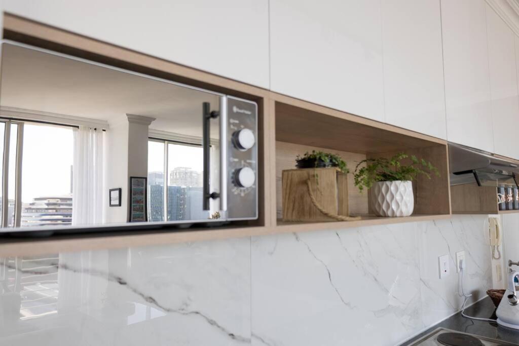Modern, Trendy And Comfortable 2 Bedroom Apartment In Cidade Do Cabo Exterior foto