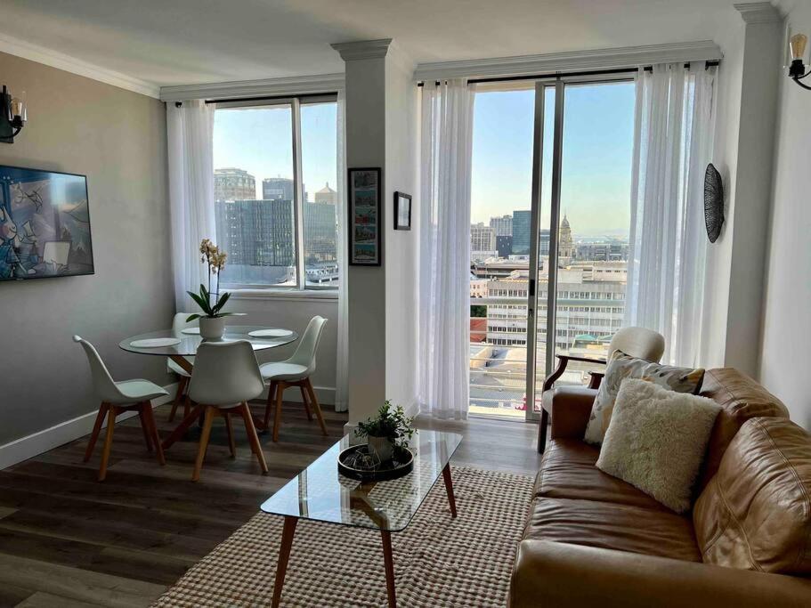 Modern, Trendy And Comfortable 2 Bedroom Apartment In Cidade Do Cabo Exterior foto