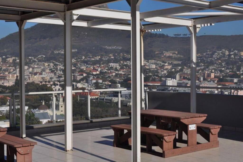 Modern, Trendy And Comfortable 2 Bedroom Apartment In Cidade Do Cabo Exterior foto